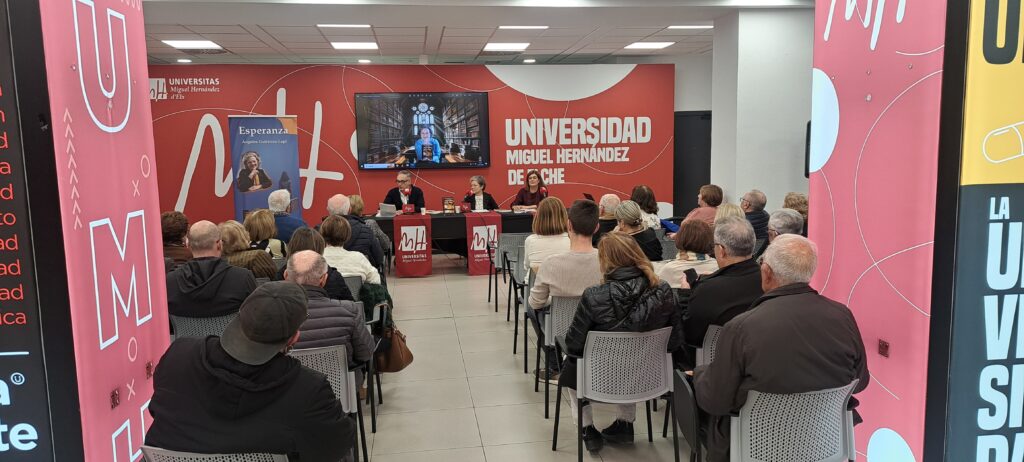 Esperanza visita la Universidad