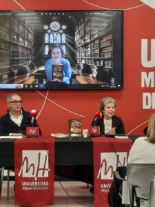 Esperanza visita la Universidad