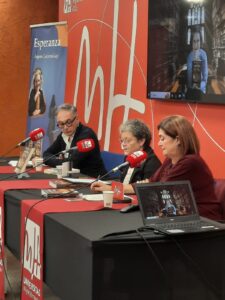 Esperanza visita la Universidad